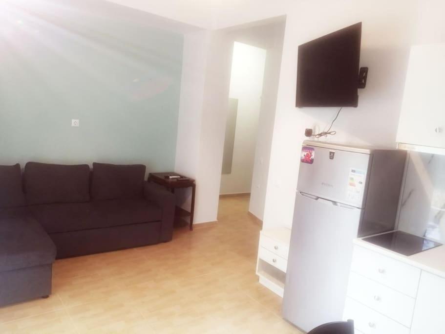 3 Room Apartment By The Beach - Free Parking Peraía エクステリア 写真